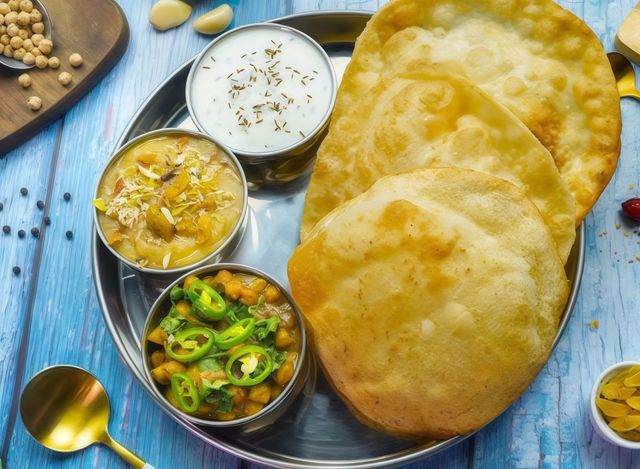 Family Deal For 5 (8 puri ,400 gm halwa, 2 chicken tikki)